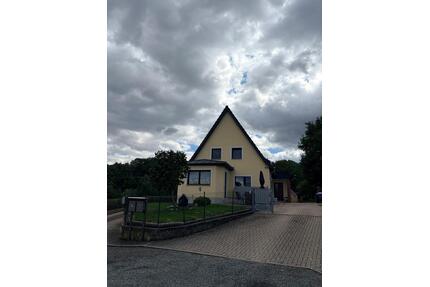 Haus mit 2 Wohneinheiten in ruhiger Lage - Berga/Elster