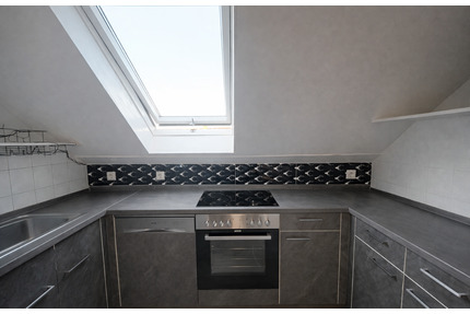 Lichtdurchflutete 3- Zimmer Wohnung mit neuer Küche und Stellplatz - Markgröningen Unterriexingen