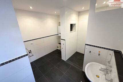 Vielseitiges Zweifamilienhaus - Wohnkomfort in Schönheide