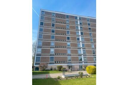 Sanierungsbedürftige 3,5 - Zimmer-Wohnung mit Ausblick ins Grüne - Düsseldorf Stadtbezirk 9