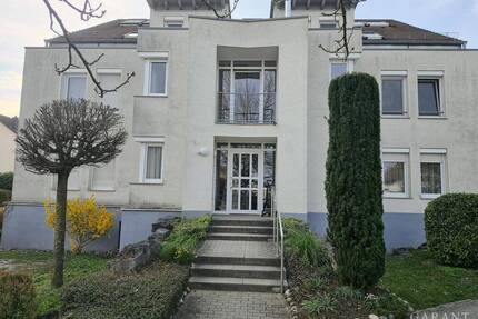 Helle 3,5-Zimmer-Wohnung mit großem Balkon, Carport & Gartenanteil in ruhiger Lage von Illingen