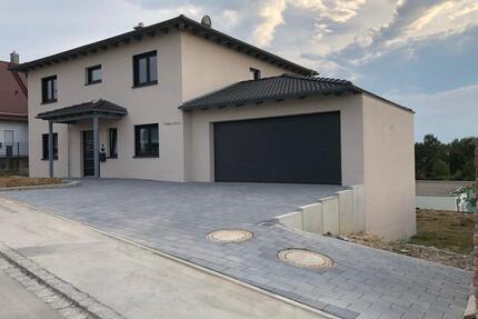 Exklusives Einfamilienhaus - 850.000,00&nbsp;EUR Kaufpreis, ca.&nbsp; 210,00&nbsp;m&sup2; in Buttenwiesen (PLZ: 86647)