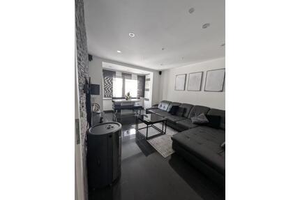 ObjNr:19738 - Hochmoderne, fast frisch sanierte Eigentumswohnung mit 2 Bakonen und Stellplatz - Ludwigshafen am Rhein