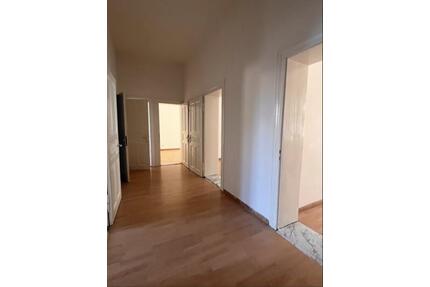 Schöne 4-Raum Wohnung mit Tageslichtbad Balkon zentral 2.OG - Weißenfels