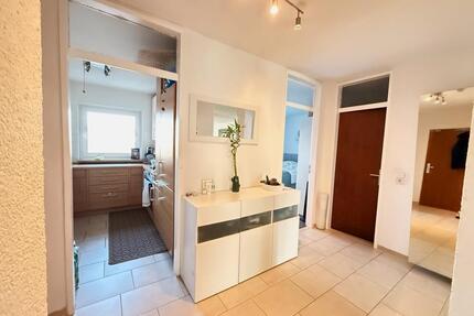 Helle 3-Zimmer Wohnung mit Balkon & Tiefgarage - Sachsenheim