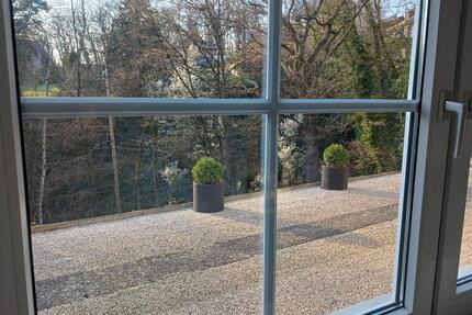 Renovierte und idyllisch gelegene 4 Zimmer-Souterrainwohnung mit Einbauküche, Westterrasse, eigenem Eingang und PKW-Stellplatz in Rinteln