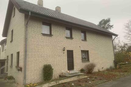 Zweifamilienhaus in Frotheim - 235.000,00&nbsp;EUR Kaufpreis, ca.&nbsp; 214,00&nbsp;m&sup2;&nbsp;Wohnfl&auml;che in Espelkamp (PLZ: 32339) Frotheim