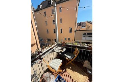 Schöne Wohnung 82m2 Balkon EBK - 1.300,00&nbsp;EUR Kaltmiete, ca.&nbsp; 82,00&nbsp;m&sup2; in Augsburg (PLZ: 86150)