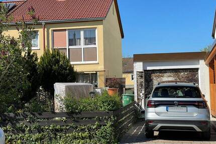 Doppelhaushälfte mit Garage in zentrumsnaher Lage - Neustadt an der Aisch