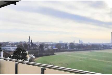 Hoch über den Dächern von Erlangen mit Blick ins Grüne