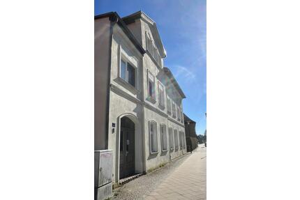 Gepflegte DG-Wohnung nahe der Schlossinsel (teils mit Seeblick) - Mirow