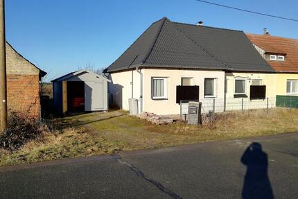 Doppelhaushälfte mit Potential, Garage, gr. Garten OHNE MAKLER - Seehausen (Altmark)