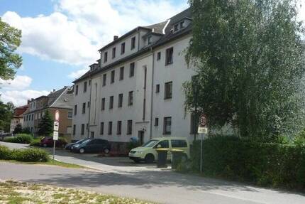 zentralgelegene Dachgeschosswohnung - Reinsdorf Vielau