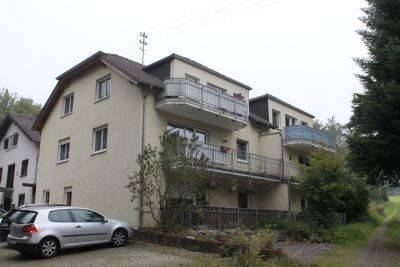 Helle Wohnung mit 3 Zimmern, Küche inkl. Einbauküche, Bad und Balkon in Spessart