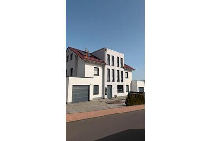 Moderne 4-Zimmer-Wohnung mit zwei Balkonen in Baunatal-Großenritt