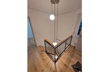 Haus Doppelhaushälfte - 1.500,00&nbsp;EUR Kaltmiete, ca.&nbsp; 125,00&nbsp;m&sup2; in Reichshof (PLZ: 51580)