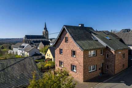 Haus zum Kaufen in Müllenbach 410.000,00 € 239.42 m²