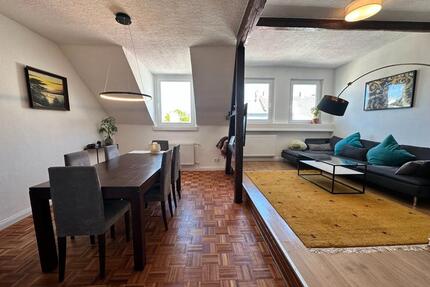Möblierte 3-Zimmer-Wohnung mit Südbalkon, Mansarde & Stellplatz - Düsseldorf Stadtbezirk 8