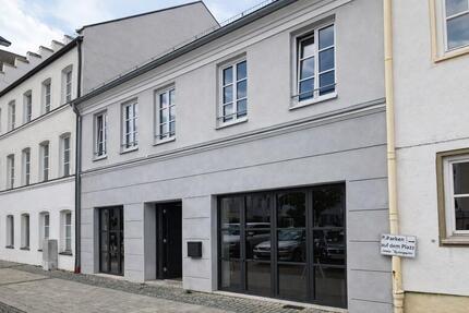 Wohn- und Geschäftshaus mit 2 Wohnungen und 1 Gewerbeeinheit - Gangkofen