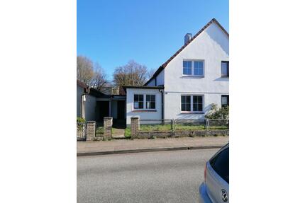 Massive ,DHH, am Stadtpark, mit Hof-Ensemble, Garage, Garagenhaus - Hamburg Harburg