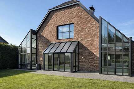 Haus zum Kaufen in Langenfeld 785.000,00 € 200 m²