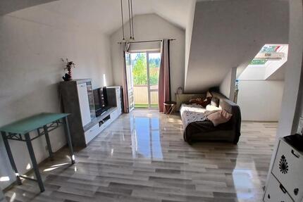 1, 5 Zimmerwohnung mit Balkon in Homburg Uninähe