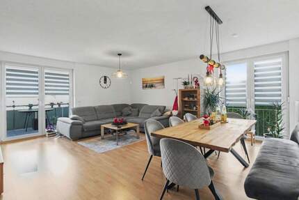 Helle 4-Zimmer-Wohnung mit großem Balkon und Tiefgaragenstellplatz - Geislingen an der Steige