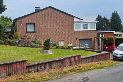 großzügiges Einfamilienhaus mit Einliegerwohnung - Hennef (Sieg)