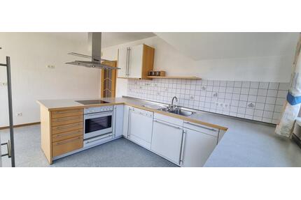 Wohnung im 1. OG von Zweifamilienhaus mit EBK, Balkon und Garage - Melsungen