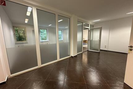 Erstklassige Büro- und Lagerfläche in Kiel-Russee mit vielseitigen Nutzungsmöglichkeiten - Molfsee