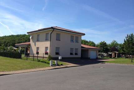 Haus zum Kaufen in Regis-Breitingen 498.000,00 € 142.33 m²