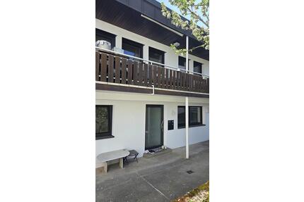 Attraktive 2-Zimmer-Wohnung (70 m²) mit neuer Einbauküche, Gartenmitbenutzung & 2 Stellplätzen - Reutlingen Altenburg