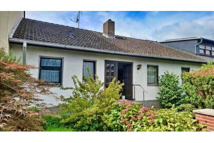 Familienfreundliches Reihenhaus mit großem Garten, 2 Garagen & Ausbaupotenzial in ruhiger Lage von Trebur-Astheim