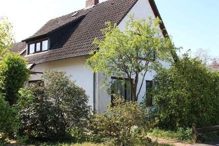 Grosses Einfamilienhaus mit Garage und riesigem Garten in guter Lage von Tostedt