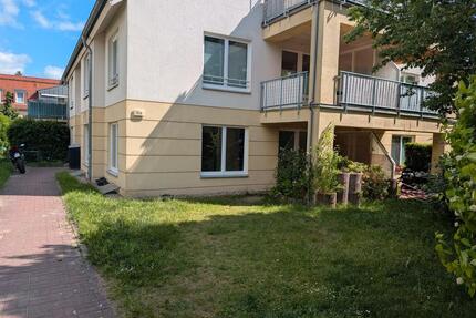 PROVISIONSFREI & BEZUGSFREI: 2-Zi.-Wohnung, Terrasse & Stellplatz - Kleinmachnow