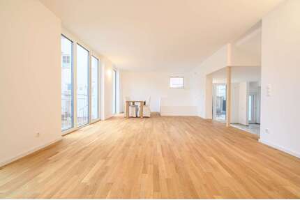 Haus zum Mieten in Frankfurt 2.850,00 € 178 m²