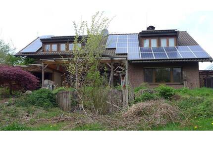 Hückelhoven-Doveren: Mehrgenerationenhaus auf großem Grundstück mit zwei Wohnungen