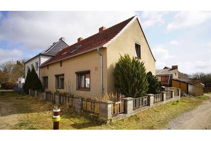 Schönes großes Einfamilienhaus mit Dachterrasse und viel Potential in idyllisch Lage von Hohensaaten