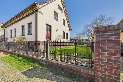 Haus zum Kaufen in Kremmen 699.000,00 € 352.83 m²