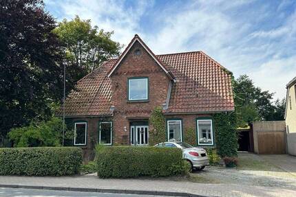 Historischer Charme trifft modernen Wohnkomfort - Zweifamilienhaus mit Ruhepol im Garten - Bredstedt