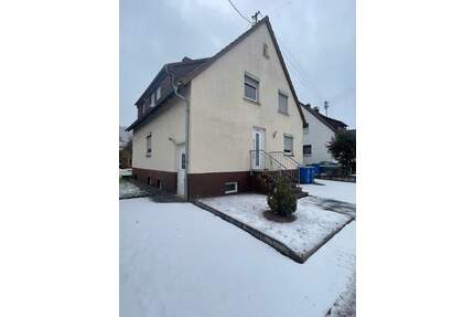 Kompaktes Zweifamilienhaus in familienfreundlicher Lage von Lauchheim inkl. Garage und Garten