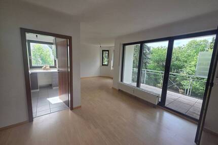 BESICHTIGUNG (heute) 19.06.2026 um 16 Uhr!!! Helle 2-Zimmer-Wohnung mit Balkon und Einbauküche in ruhiger Lage - Stahnsdorf