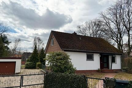 Haus mit ausgebautem Keller, Garage und großem Südgrundstück - Neetze