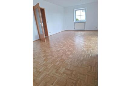 Helle Wohnung 1. OG - 63m² in 84056 Rottenburg - Rottenburg an der Laaber
