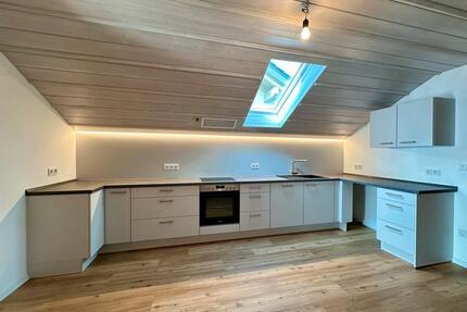 Erstbezug nach Sanierung – 85 m² Wohnung - Küche, Balkon & Garage - Hutthurm