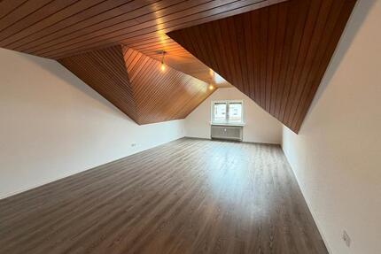 Geräumige Dachgeschosswohnung in Nebenstraße von Heusweiler