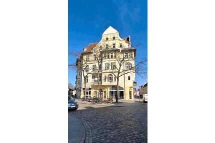 ALTBAUCHARME: 6-Zimmer-Wohnung in Stralsund