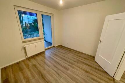 Frisch renovierte 3-Zimmer-Wohnung mit Balkon im EG! - Essen Südostviertel