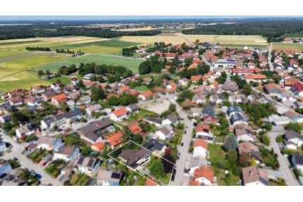 Großzügiges Anwesen inkl. Einliegerwohnung und Baureserve in Brunnthal