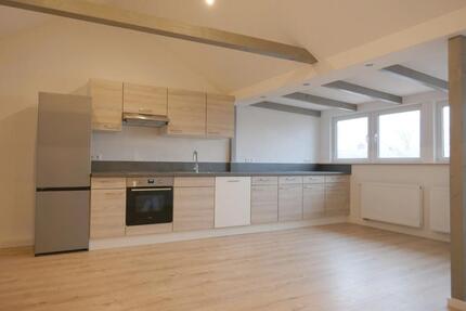 Bellheim: 2,5-Zimmer Dachgeschoßwohnung mit EBK ! Für den Single oder das Paar !